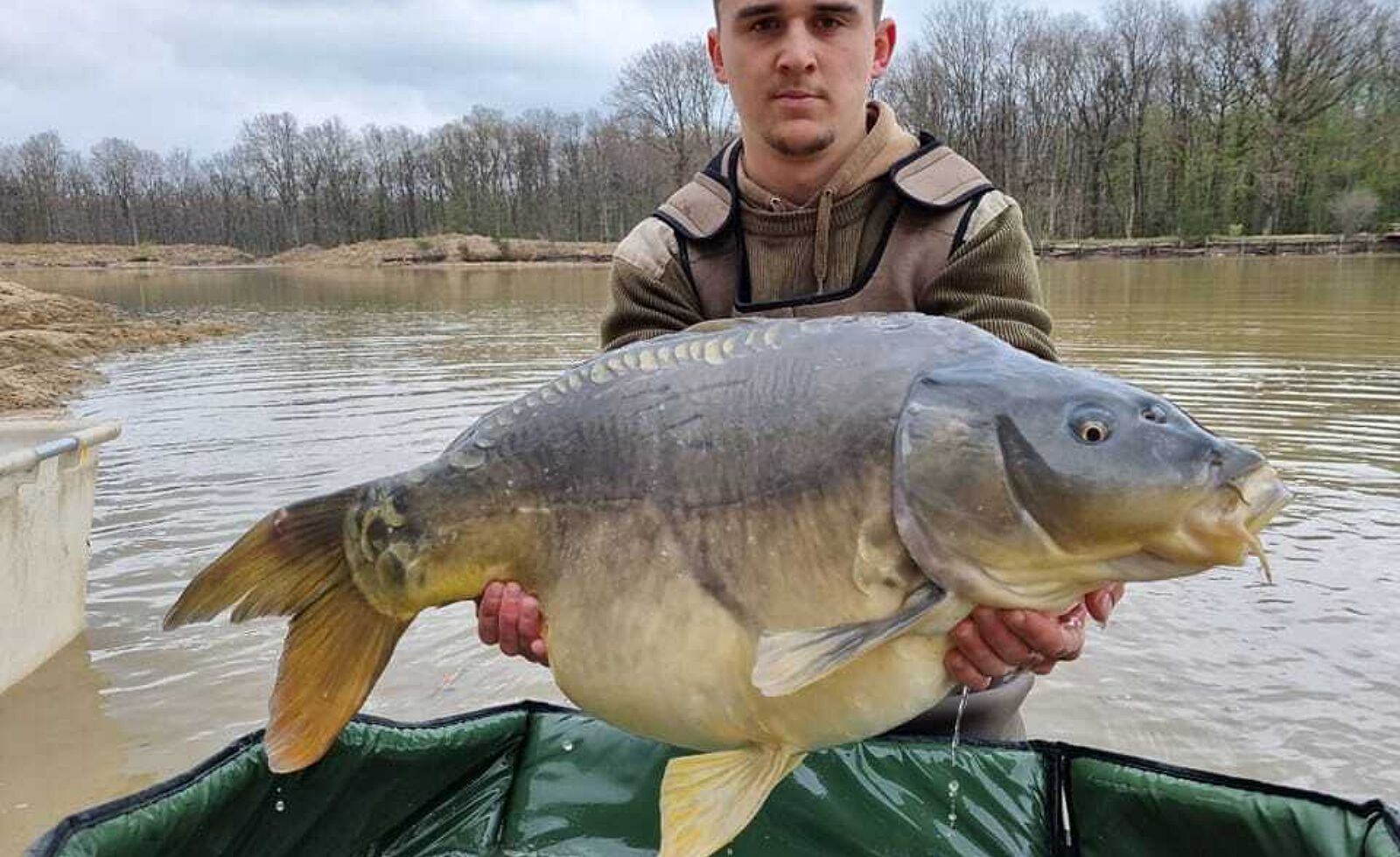 Izy Carp Lake 09866