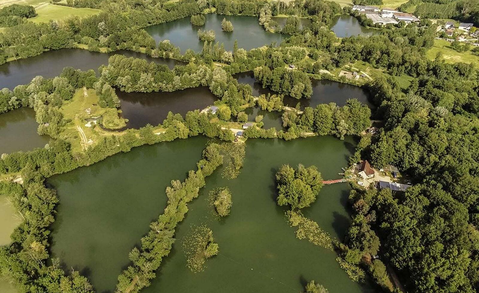 Lac de Roger drone 64690833 2250639665249662 6790839655756464128 n